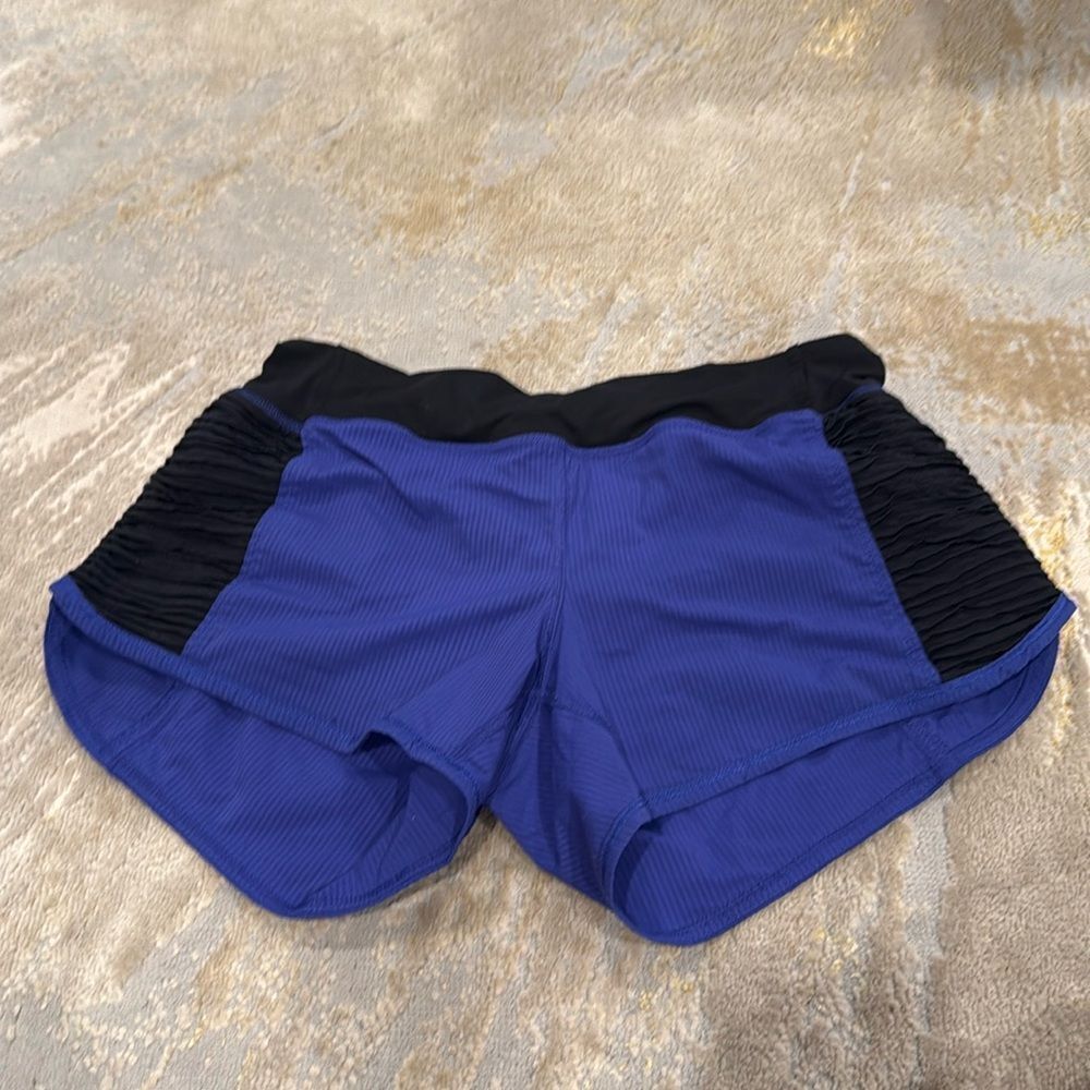 Lululemon Bright at Night running shorts purple and black size 6 in EUC